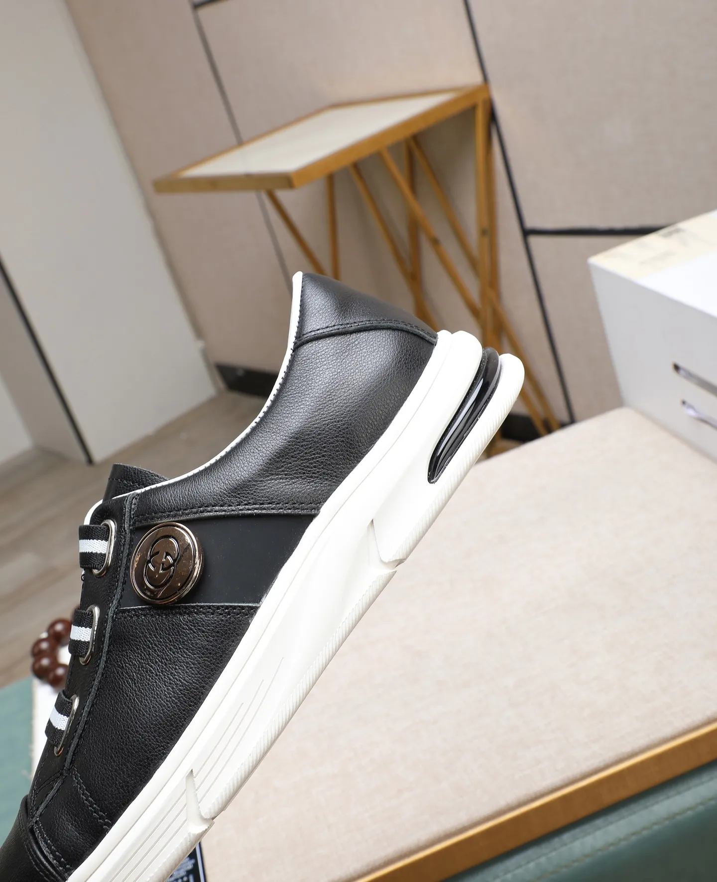Men's shoes 💰460 GUCCI🔍🔍The latest models are on sale at the same time at the counter. Original calfskin imported from Italy, genuine leather lining, (high-end, extravagant, and classy) with exquisite workmanship. Soles: Original soles specially provided by the original factory. ⚠Exclusive double-layer movable molded soles are super comfortable⚠. Photos of the real thing🎬The real thing is even better🔍🔍"High quality·Follow the order" Code number 38-44
